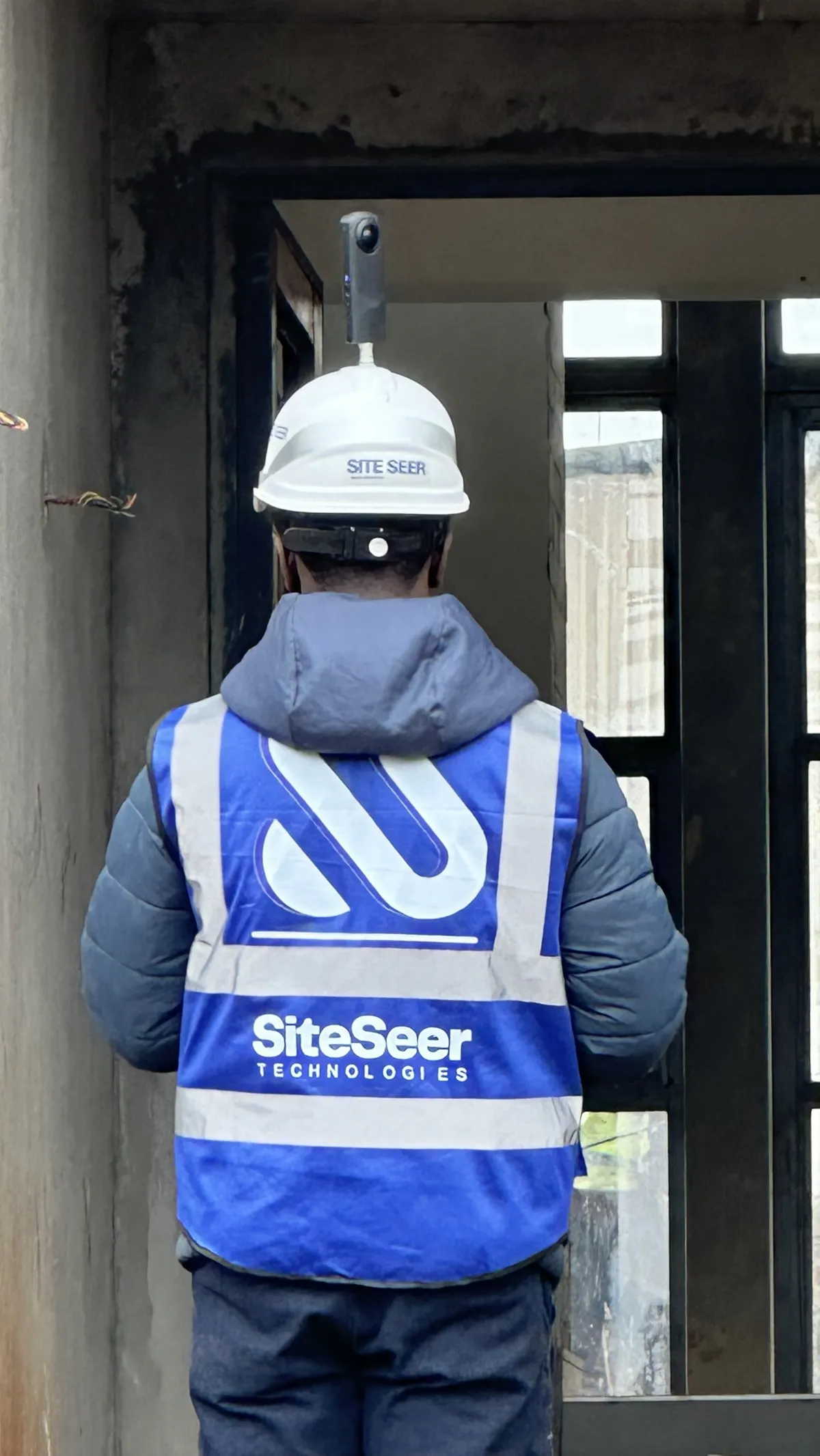 The 360° camera on the SiteSeer helmet